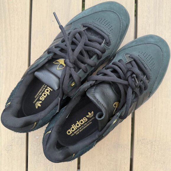 Adidas Tyshawn Low – Rare Black Suede with Gold Details – Size US 8.5 | New With - Picture 9 of 12